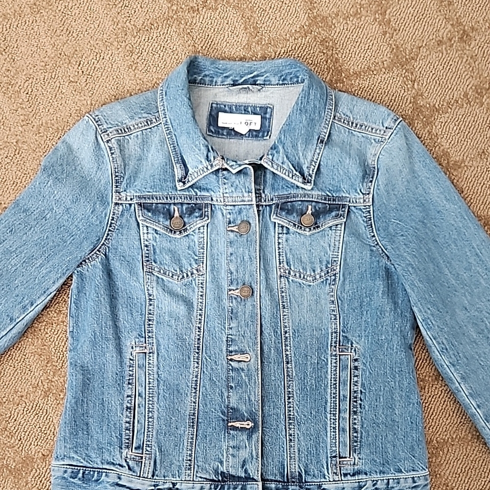 Ann Taylor Blue Jean Jacket with Classic Design and Standard Fit
